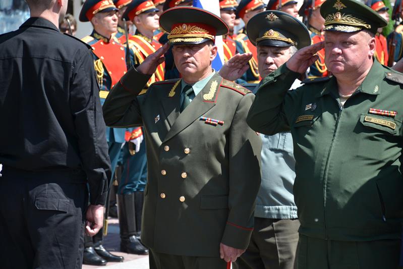 Военнослужащие и сотрудники Росгвардии приняли участие в церемонии отправки призывников в ряды вооруженных сил в Хабаровске