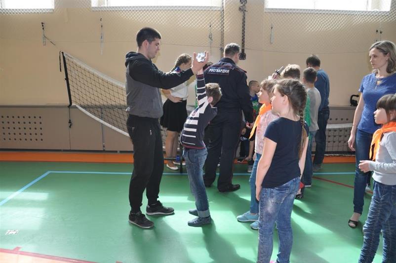 Чукотские росгвардейцы провели спортивную акцию «Быть здоровым - это модно!»    