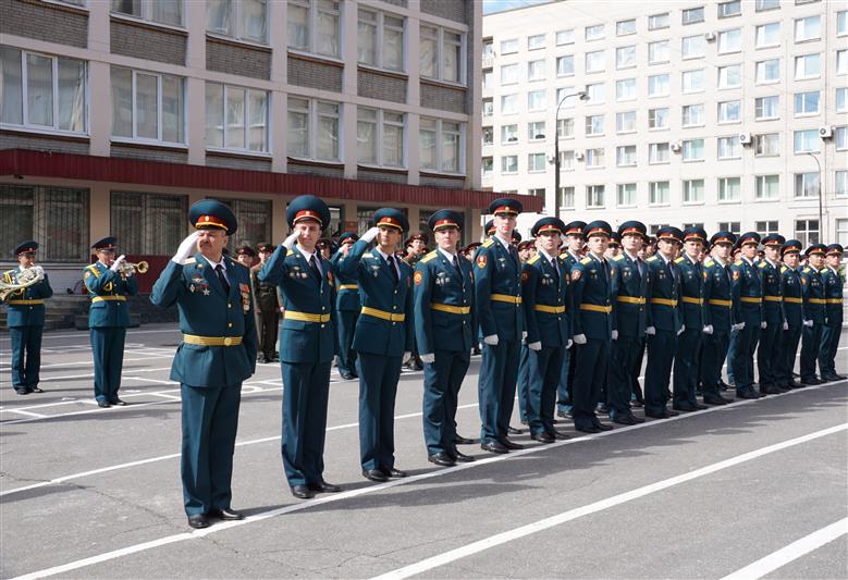 В Санкт-Петербургском военном институте Росгвардии состоялся выпуск офицеров (видео)