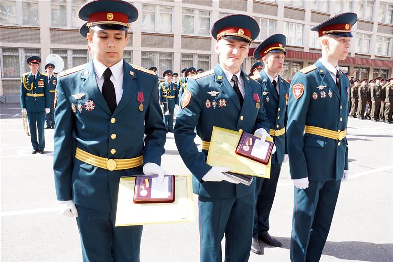 В Санкт-Петербургском военном институте Росгвардии состоялся выпуск офицеров (видео)