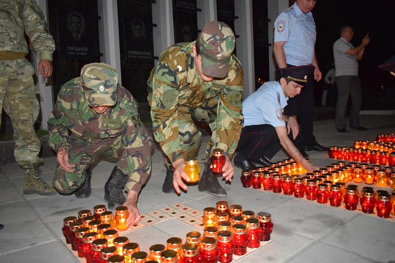 Военнослужащие и сотрудники Северо-Кавказского округа Росгвардии участвовали в памятных мероприятиях, посвященных Дню памяти и скорби (фото)