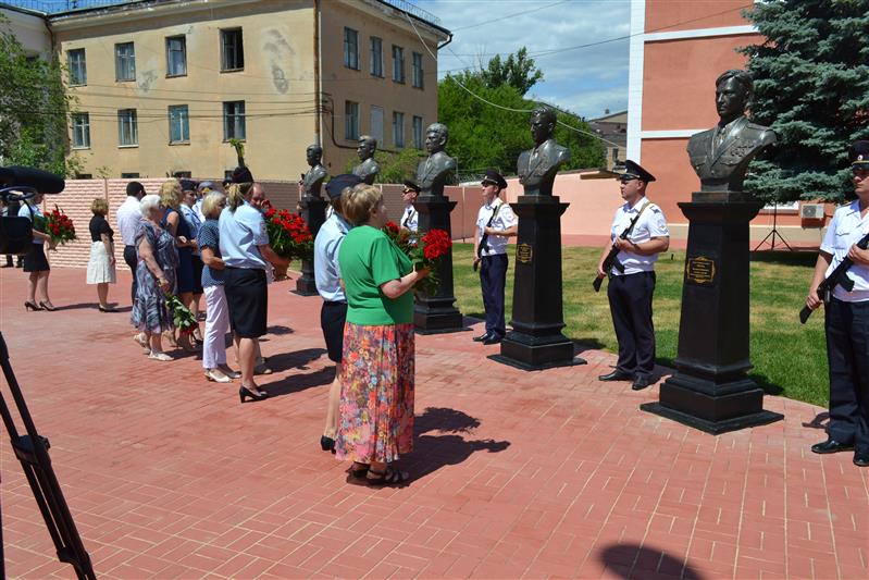 В Волгоградской области состоялось открытие аллеи Памяти с именами погибших омоновцев 