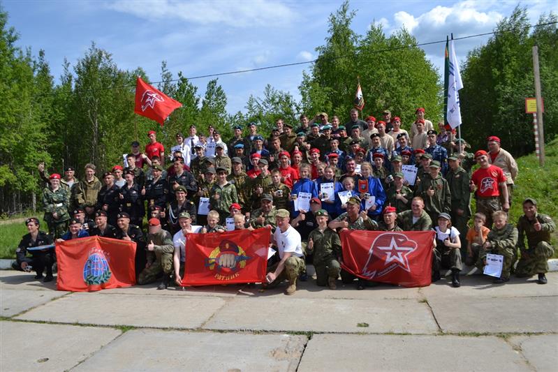 «Краповые береты» из отряда специального назначения «Ратник» провели масштабную военно-спортивную игру для школьников
