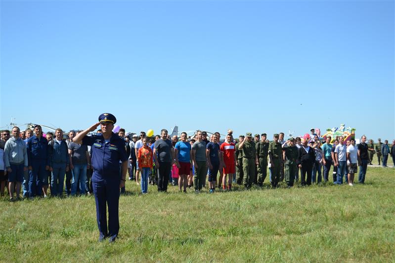 В отдельном авиационном полку Южного округа Росгвардии состоялся грандиозный праздник в честь Международного дня защиты детей и начала летних каникул (фото)