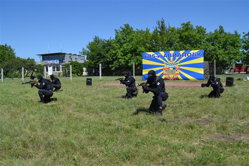 В отдельном авиационном полку Южного округа Росгвардии состоялся грандиозный праздник в честь Международного дня защиты детей и начала летних каникул (фото)