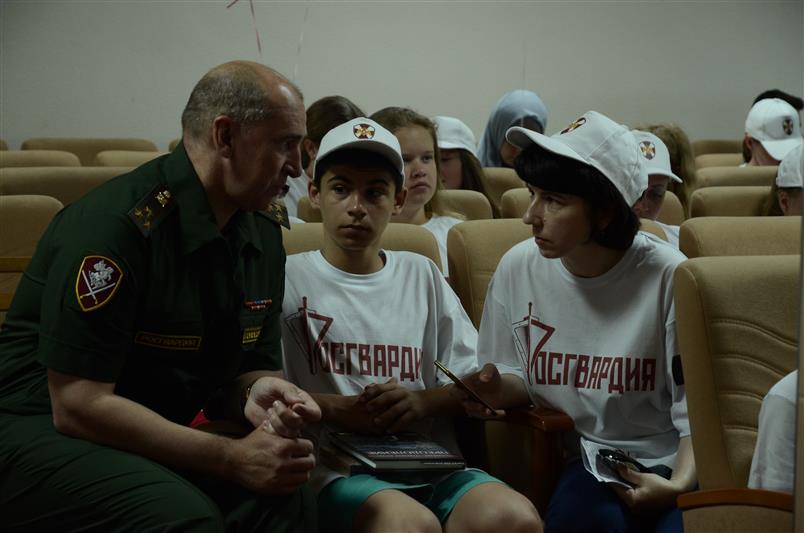 Юные участники благотворительной акции «Долг памяти» сыграли в футбол со спортсменами мирового уровня (фото, видео)