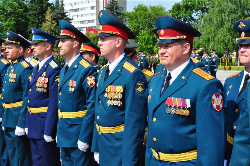 Офицерам Росгвардии вручены дипломы об окончании военной академии РХБ защиты имени маршала Советского Союза С.К. Тимошенко