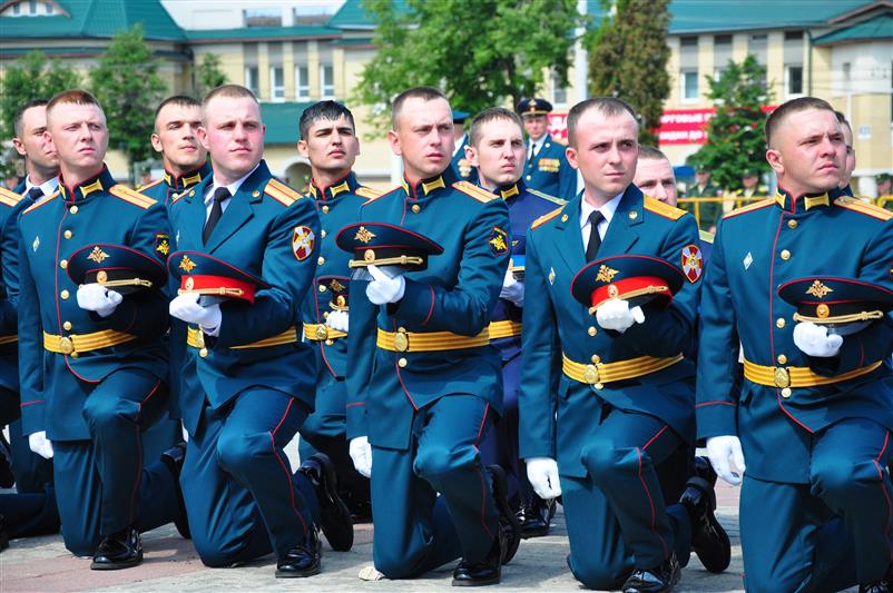 Офицерам Росгвардии вручены дипломы об окончании военной академии РХБ защиты имени маршала Советского Союза С.К. Тимошенко