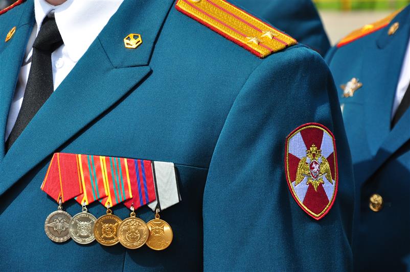 Офицерам Росгвардии вручены дипломы об окончании военной академии РХБ защиты имени маршала Советского Союза С.К. Тимошенко