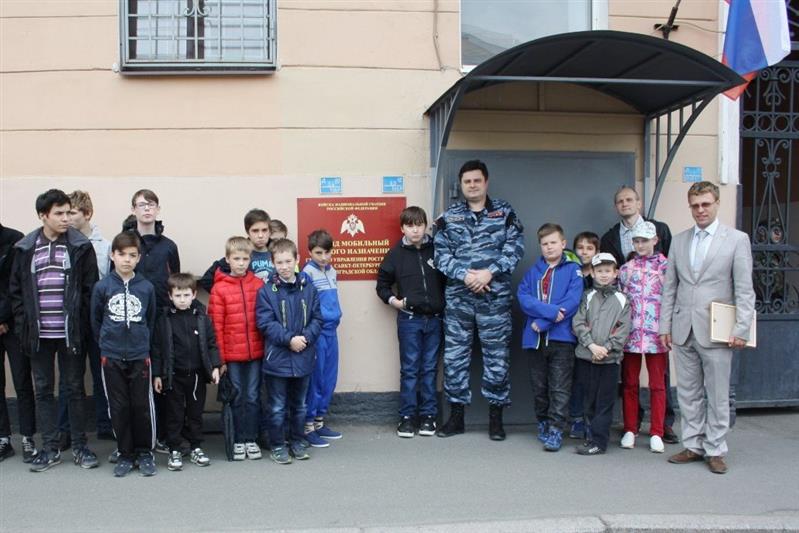 В День защиты детей  в Санкт-Петербурге, Пскове и Вологде росгвардейцы провели патриотические акции