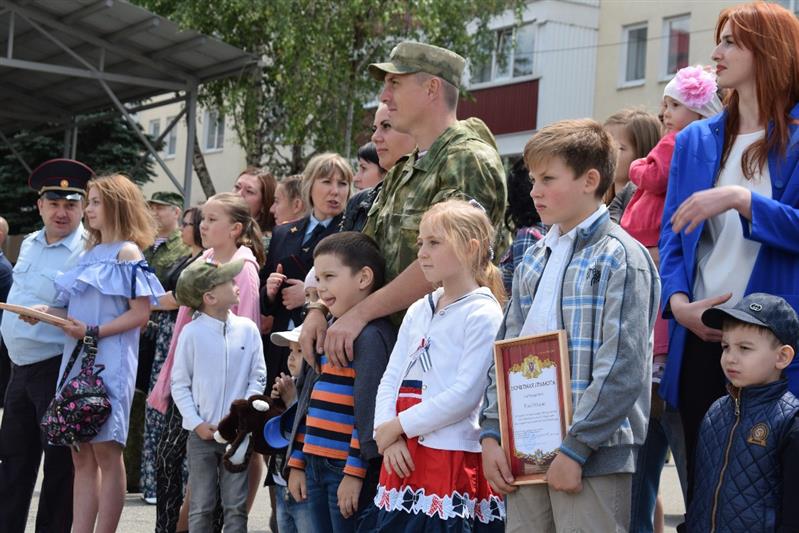 Начальник Управления Росгвардии по Ставропольскому краю поздравил детей военнослужащих и сотрудников ведомства 