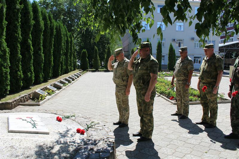 Сотрудники ОМОН почтили память жертв террористической атаки 1995 года в Буденновске
