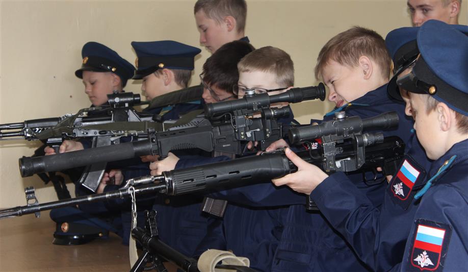 Бойцы ОМОН провели Урок мужества для воспитанников Петрозаводского президентского кадетского училища