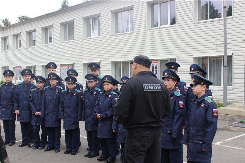 Бойцы ОМОН провели Урок мужества для воспитанников Петрозаводского президентского кадетского училища
