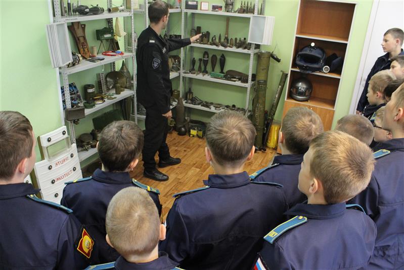 Бойцы ОМОН провели Урок мужества для воспитанников Петрозаводского президентского кадетского училища
