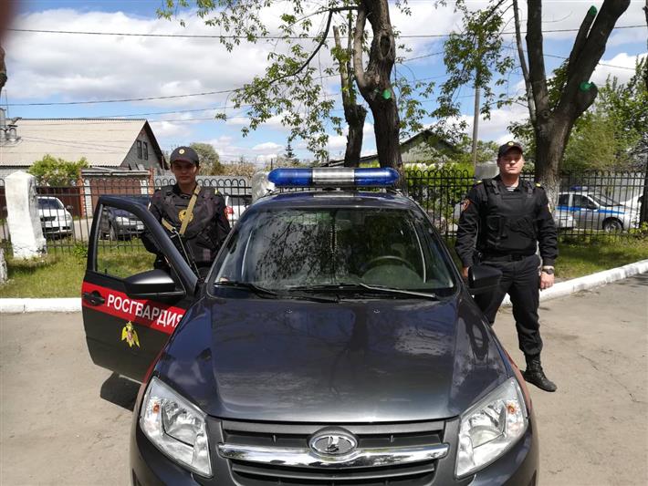 В Магнитогорске за прошедшие сутки сотрудники вневедомственной охраны пресекли распространение наркотиков и задержали грабителя