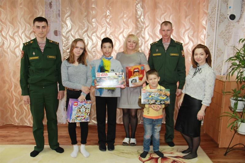 Югорские росгвардейцы поздравили воспитанников подшефных учреждений с Днём защиты детей