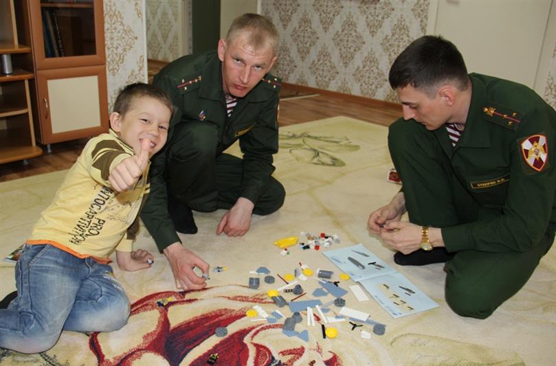 Югорские росгвардейцы поздравили воспитанников подшефных учреждений с Днём защиты детей