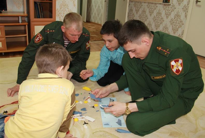 Югорские росгвардейцы поздравили воспитанников подшефных учреждений с Днём защиты детей