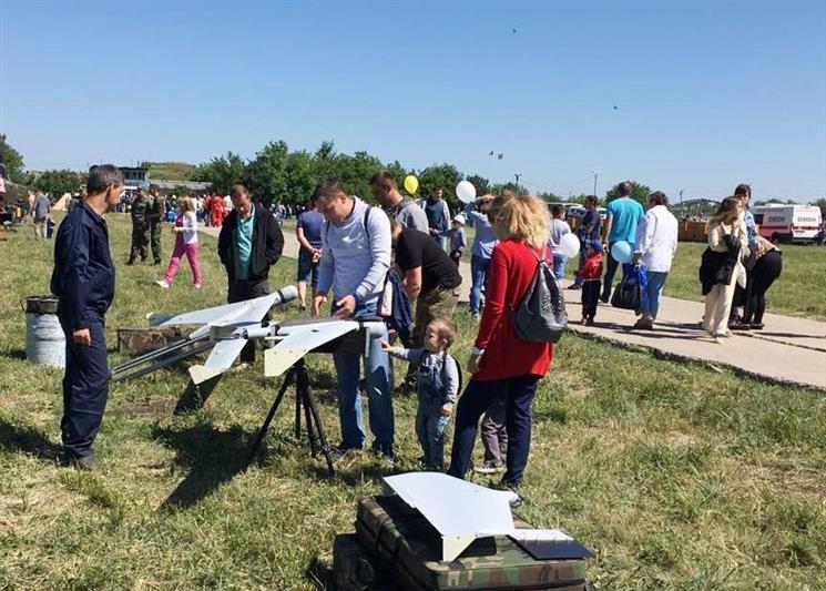 В отдельном авиационном полку Южного округа Росгвардии состоялся грандиозный праздник в честь Международного дня защиты детей и начала летних каникул (фото)