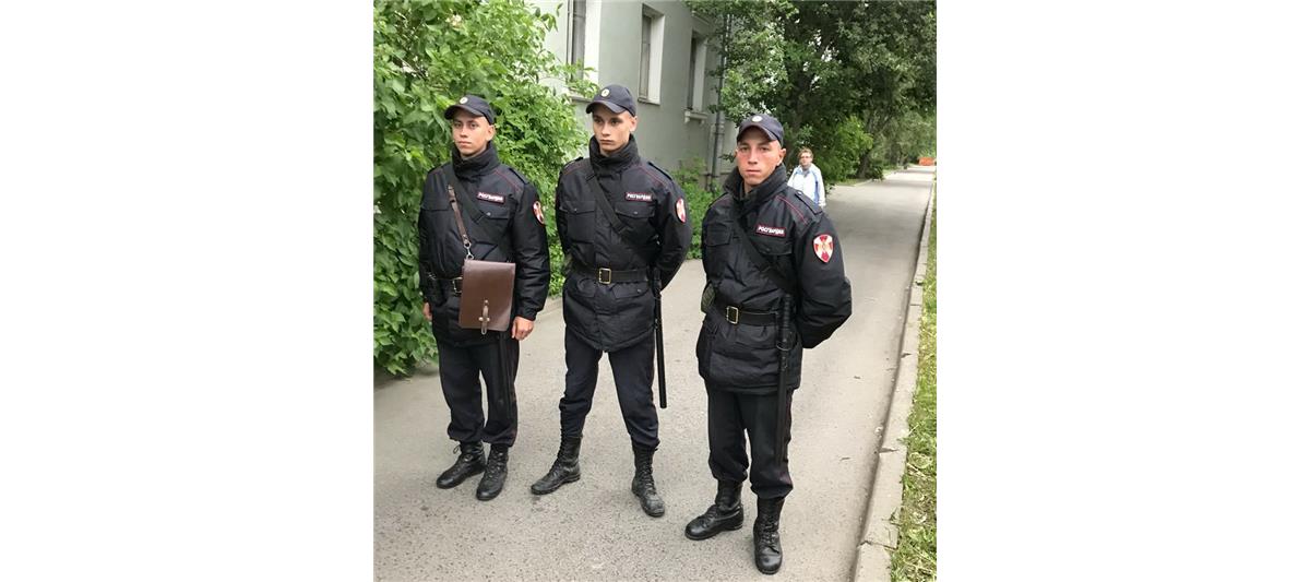 В Санкт-Петербурге военнослужащие Росгвардии оказали помощь пострадавшим в ДТП