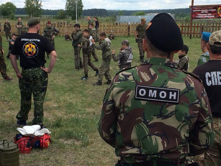В Приангарье бойцы спецподразделений Росгвардии приняли участие в проведении заключительного этапа сдачи нормативов на право ношения нагрудного знака «Юный спецназовец»