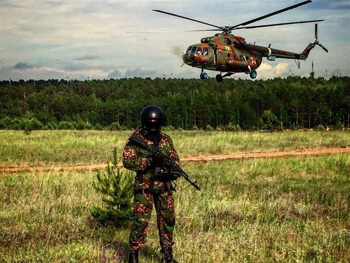 Сотрудники ОМОН на транспорте и военнослужащие иркутской эскадрильи провели совместную тренировку по десантно-штурмовой подготовке (фото, видео)
