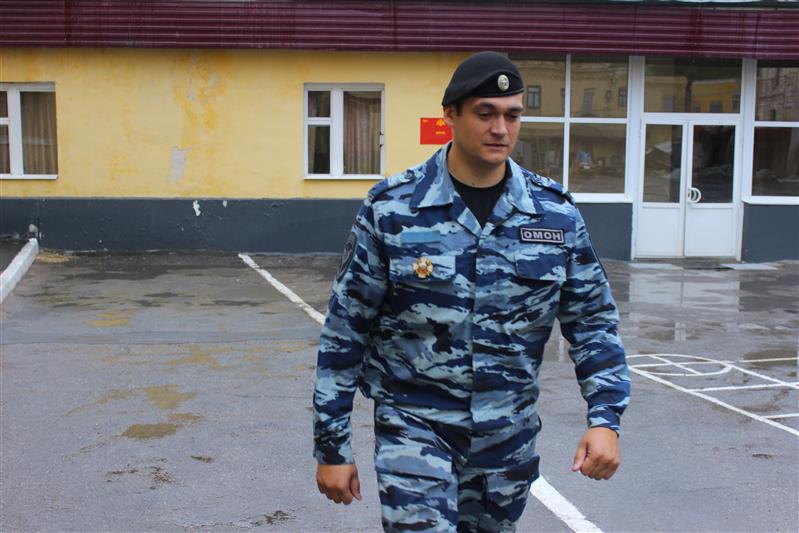 В Самаре сотрудник Росгвардии оказал доврачебную помощь ребенку, который выпал из окна третьего этажа