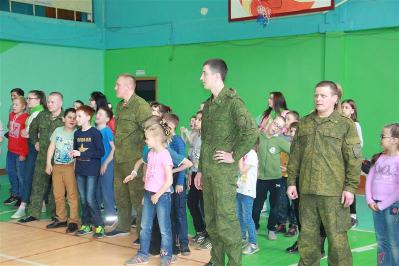 Спортивный праздник организовали для школьников военнослужащие Росгвардии в Сыктывкаре