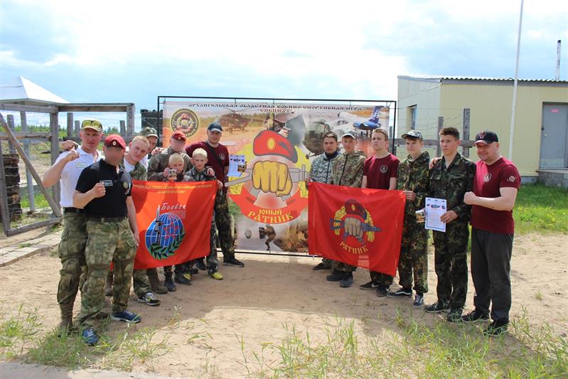 «Краповые береты» из отряда специального назначения «Ратник» провели масштабную военно-спортивную игру для школьников