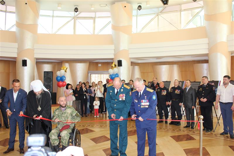 Фотовыставка «Герои среди нас» открылась в Белгороде