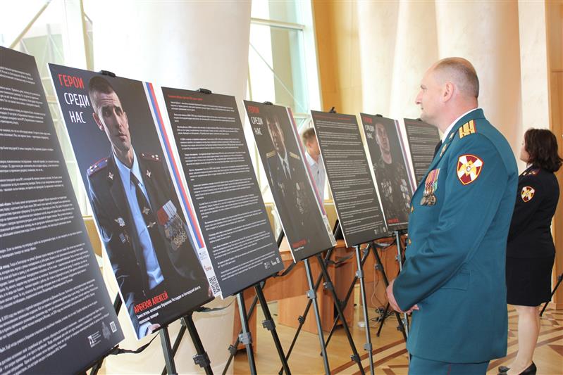Фотовыставка «Герои среди нас» открылась в Белгороде