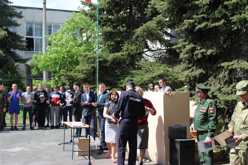 Офицеры Росгвардии приняли у челябинских студентов зачеты по основам военной подготовки 