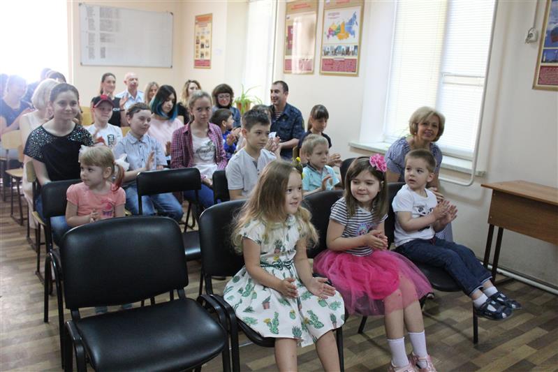 В Ростовской области в подразделениях вневедомственной охраны прошли торжественные мероприятия по случаю Международного дня защиты детей