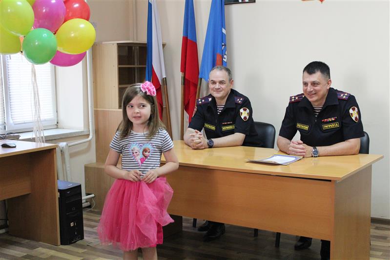 В Ростовской области в подразделениях вневедомственной охраны прошли торжественные мероприятия по случаю Международного дня защиты детей