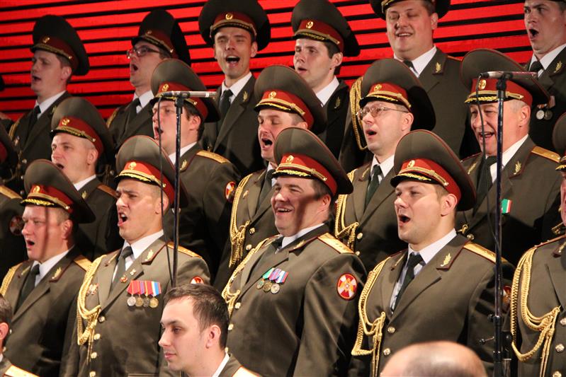 Академический ансамбль песни и пляски Росгвардии выступил в Саратове