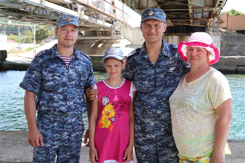 В Сочи военнослужащие Росгвардии спасли утопающих (видео)