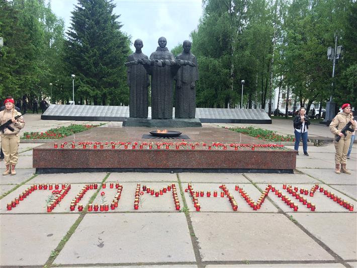 Военнослужащие и сотрудники Северо-Западного округа Росгвардии приняли участие в акции «Свеча памяти»