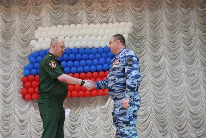 Ансамбль песни и пляски штаба Южного округа Росгвардии выступил с праздничным концертом для военнослужащих и сотрудников ведомства
