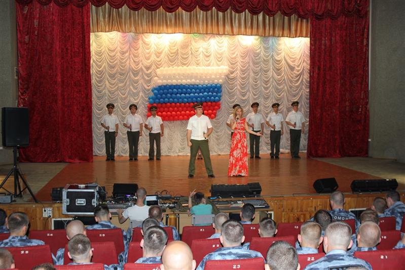 Ансамбль песни и пляски штаба Южного округа Росгвардии выступил с праздничным концертом для военнослужащих и сотрудников ведомства