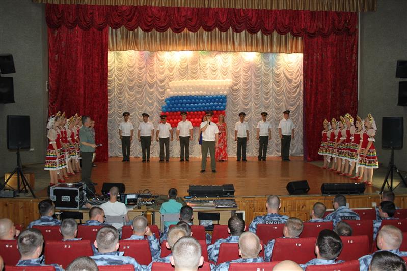 Ансамбль песни и пляски штаба Южного округа Росгвардии выступил с праздничным концертом для военнослужащих и сотрудников ведомства