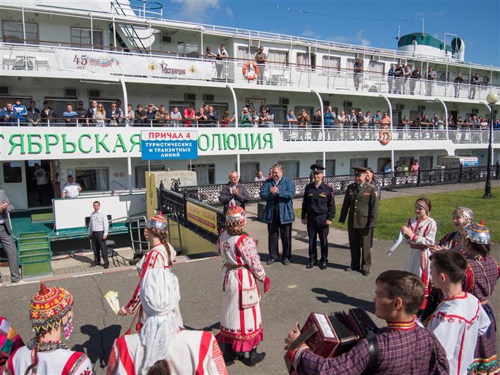 Академический ансамбль песни и пляски Росгвардии собрал овации в Чувашии