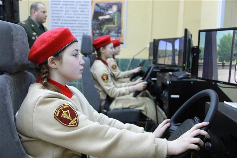 Кадеты Росгвардии постигают азы военного дела под руководством офицеров Пермского института