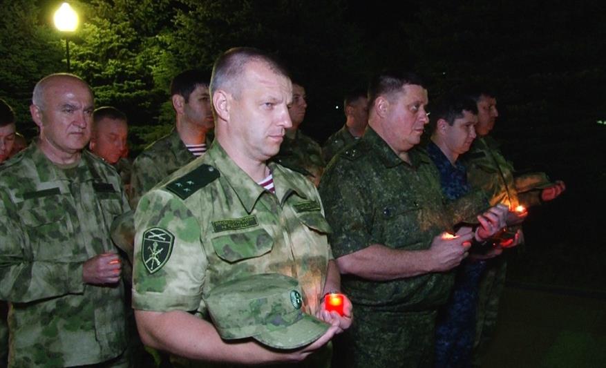 Военнослужащие и сотрудники Северо-Кавказского округа Росгвардии участвовали в памятных мероприятиях, посвященных Дню памяти и скорби (фото)