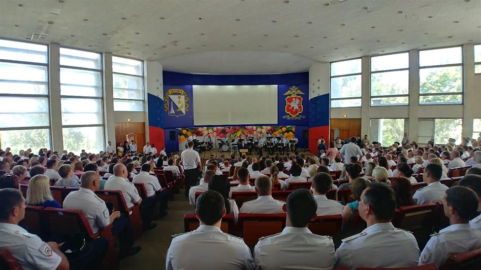 Замначальника крымского управления Росгвардии поздравил коллег из взаимодействующей структуры с 300-летием российской полиции