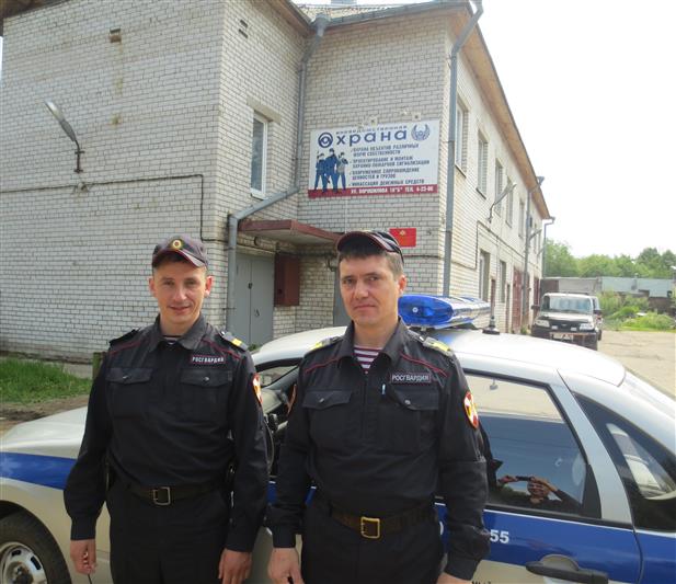В Новодвинске сотрудники вневедомственной охраны помогли потерявшей память пожилой женщине вернуться домой