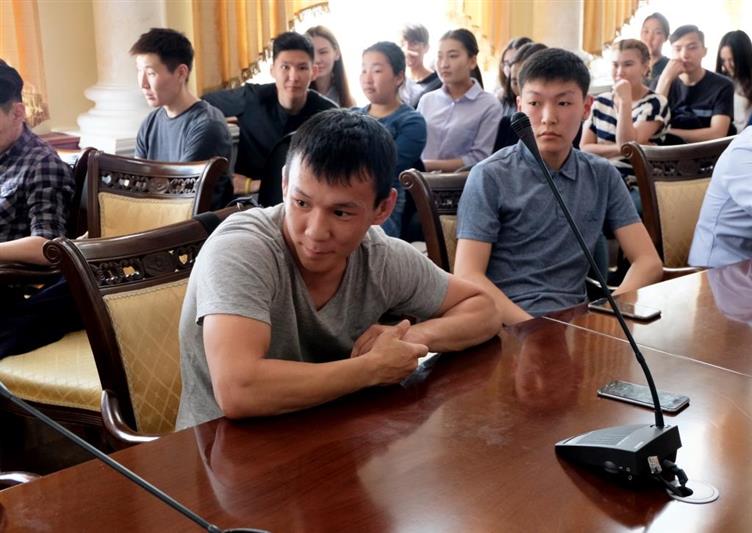 Студенты якутского университета приняли участие во встрече с представителями Росгвардии