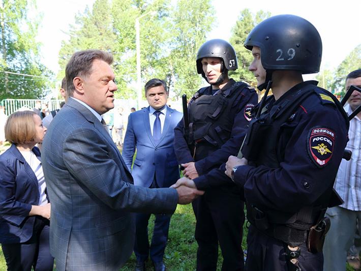 Мэр Томска отметил  профессионализм сотрудников вневедомственной охраны Росгвардии во время проверки загородных детских лагерей  