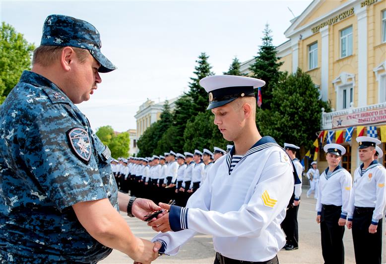 В Севастополе состоялся первый выпуск мичманов для морских подразделений Росгвардии