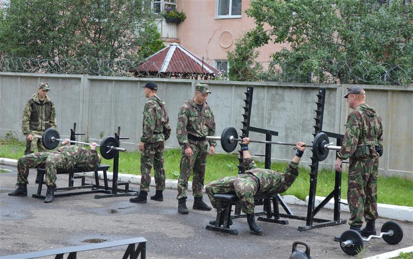 В Ярославле прошли соревнования по пауэртлону среди подразделений регионального управления Росгвардии (видео)
